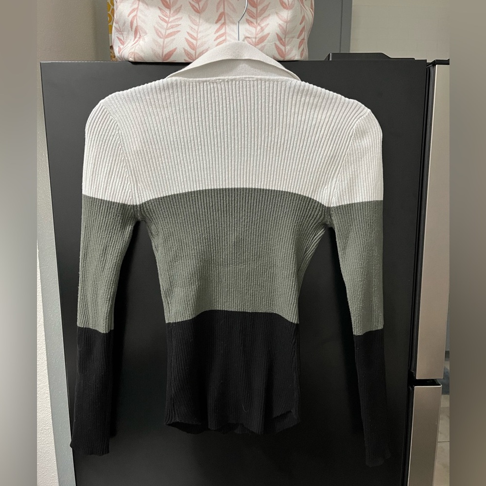 Colorblock Ribbed Collared long sleeve shirt - Picture 2 of 2